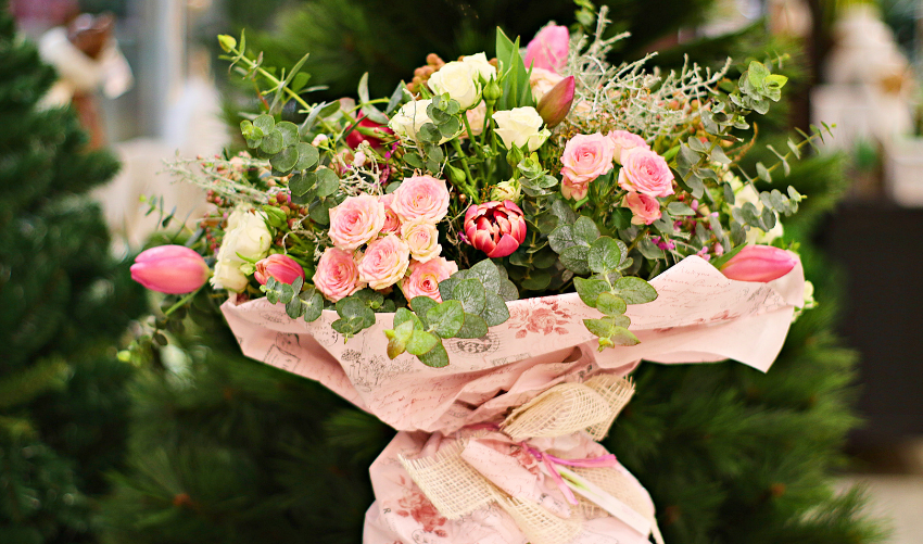 Gifting Flowers for Christmas: Is It Right for Your Loved Ones?