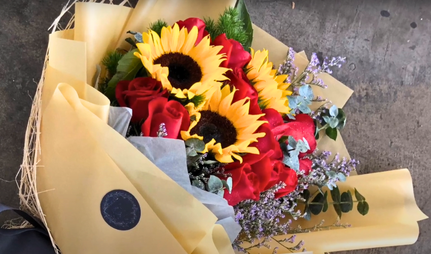 Sunflowers with Red Roses: Meaning, Symbolism & When to Gift Them