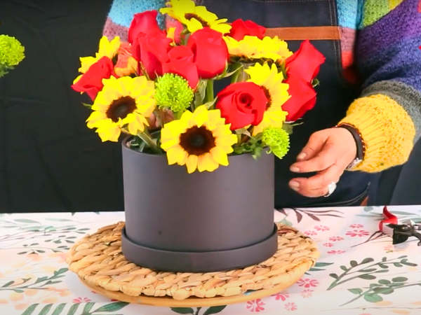 Symbolism Behind Red Roses And Sunflowers photo